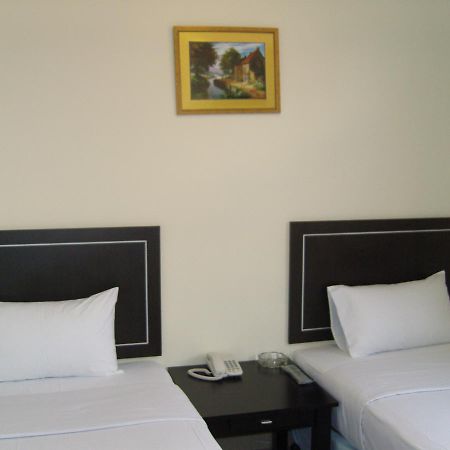 Hotel Orient Johor Bahru Exteriör bild